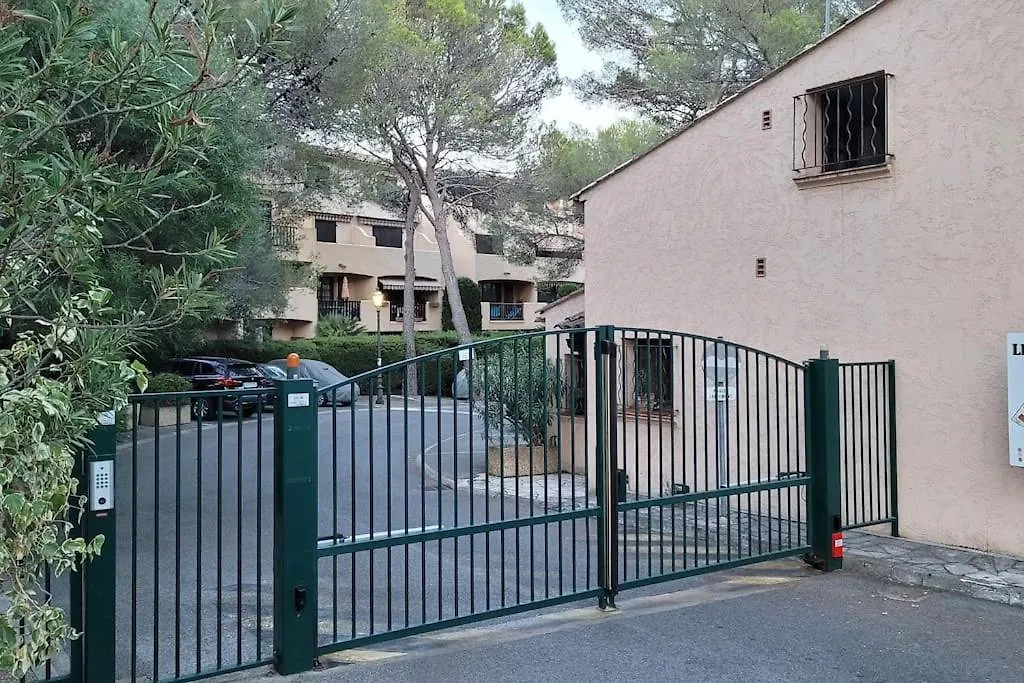 Duplex Cosy Climatise Avec Piscine St Raphael Boulouris Apartment 0*, Boulouris-sur-Mer France